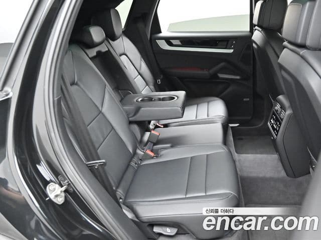 Porsche Cayenne 2025 — Photo 14/20