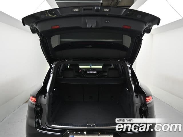 Porsche Cayenne 2025 — Photo 8/20