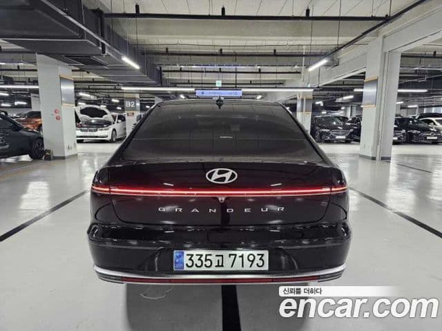 Hyundai Grandeur 2023 — ფოტო 2/20