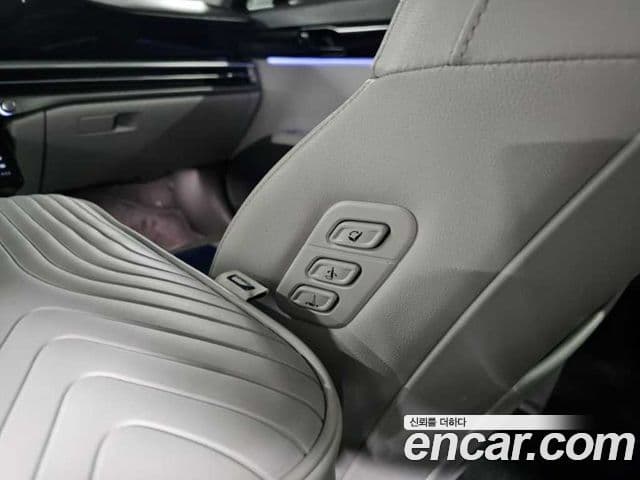 Hyundai Grandeur 2023 — ფოტო 17/20