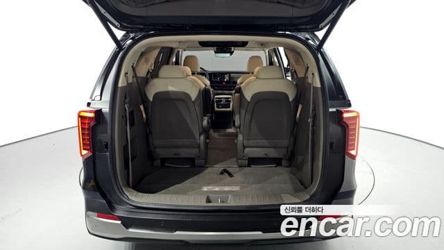 Kia Carnival 2024 — ფოტო 18/20