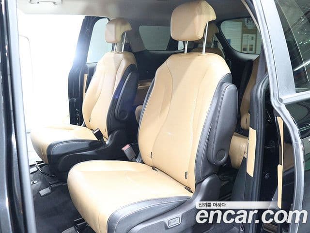 Kia Carnival 2020 — Фото 12/20