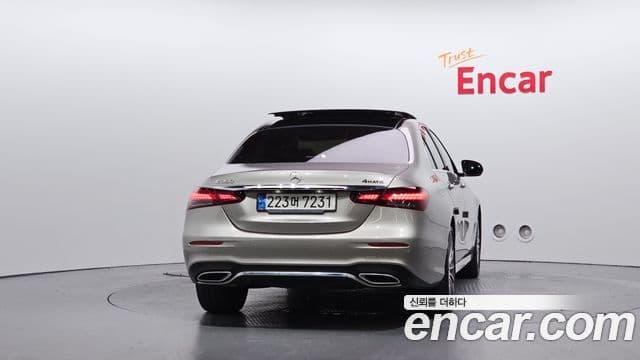 Mercedes-Benz E-Class 2022 — Фото 4/20