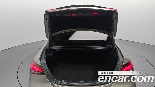 Mercedes-Benz E-Class 2022 — Фото 20/20