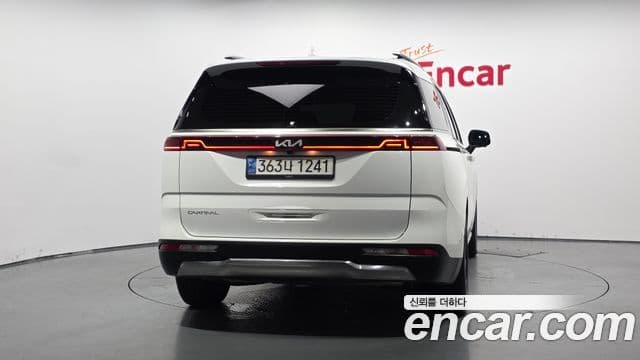 Kia Carnival 2023 — ფოტო 4/20