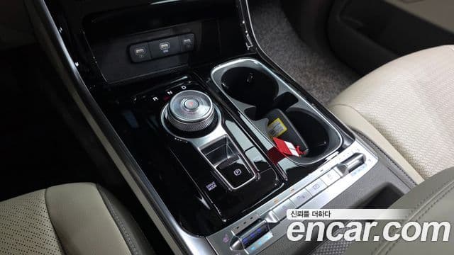 Kia Carnival 2023 — ფოტო 9/20