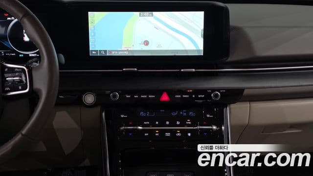 Kia Carnival 2023 — ფოტო 13/20