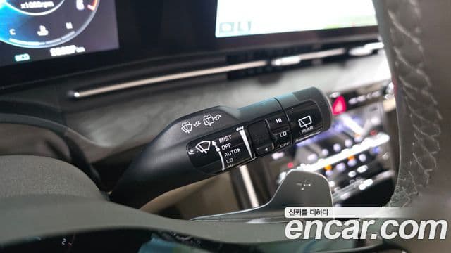 Kia Carnival 2023 — ფოტო 17/20