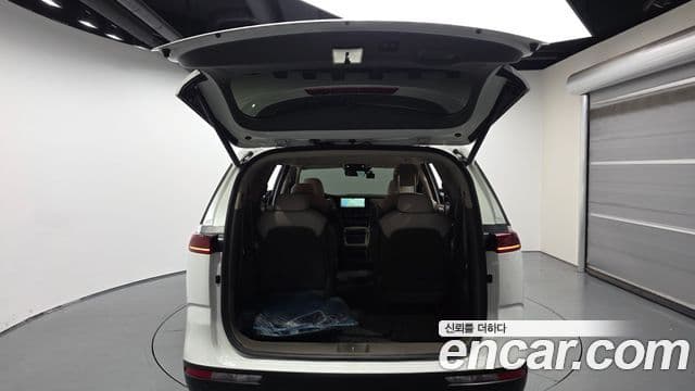 Kia Carnival 2023 — фото 20 из 20