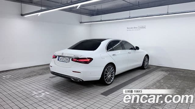 Mercedes-Benz E-Class 2023 — ფოტო 1/20