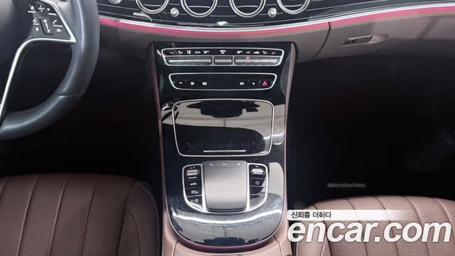 Mercedes-Benz E-Class 2023 — ფოტო 7/20