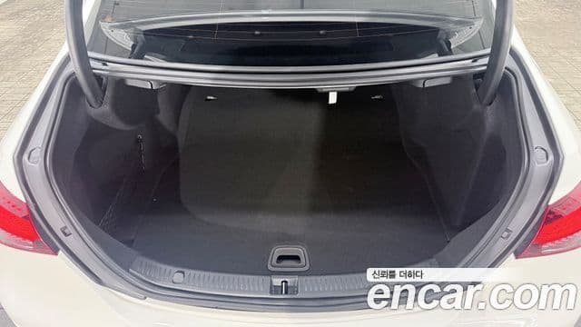 Mercedes-Benz E-Class 2023 — ფოტო 11/20