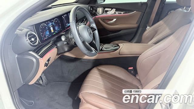 Mercedes-Benz E-Class 2023 — ფოტო 14/20