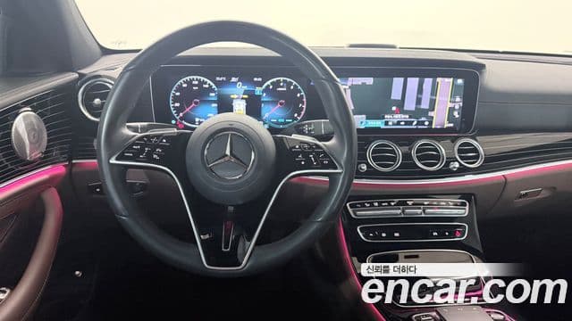 Mercedes-Benz E-Class 2023 — ფოტო 18/20