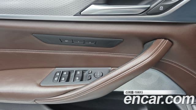 BMW 5 Series 2018 — Фото 14/20