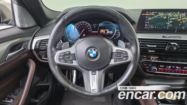BMW 5 Series 2018 — Фото 16/20