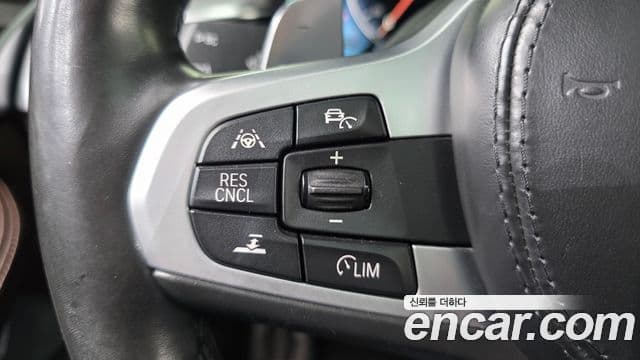 BMW 5 Series 2018 — Фото 17/20