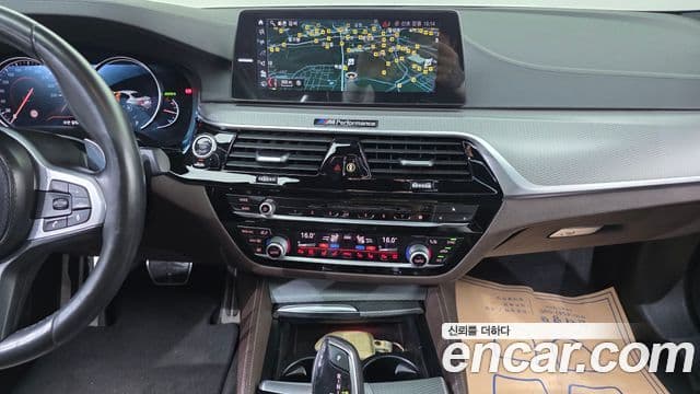 BMW 5 Series 2018 — Фото 19/20