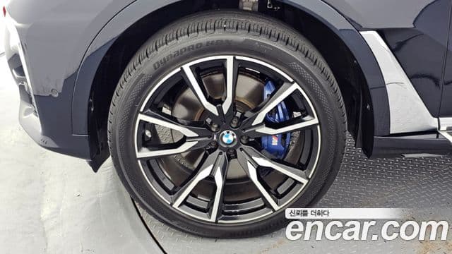 BMW X7 2022 — ფოტო 4/20