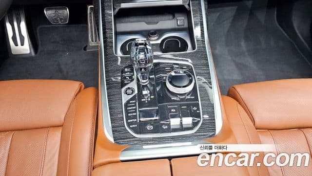 BMW X7 2022 — ფოტო 8/20
