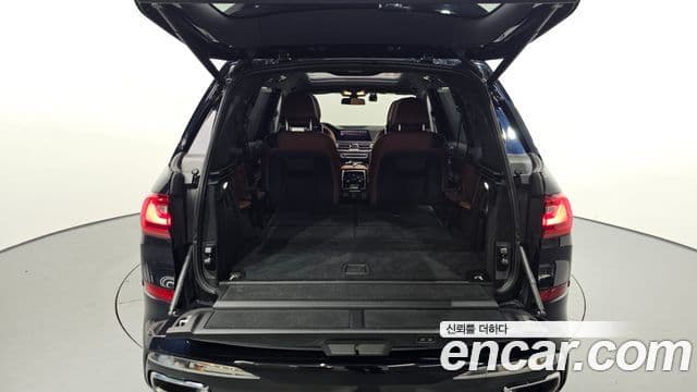 BMW X7 2022 — ფოტო 16/20