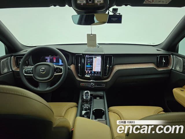 Volvo XC60 2023 — Şəkil 7/20