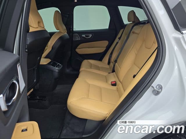 Volvo XC60 2023 — Şəkil 12/20