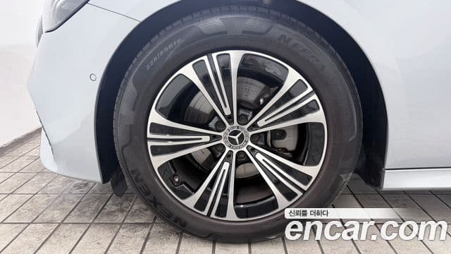 Mercedes-Benz E-Class 2024 — фото 4 из 20