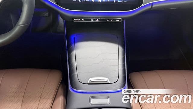 Mercedes-Benz E-Class 2024 — ფოტო 7/20