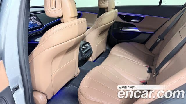 Mercedes-Benz E-Class 2024 — ფოტო 8/20