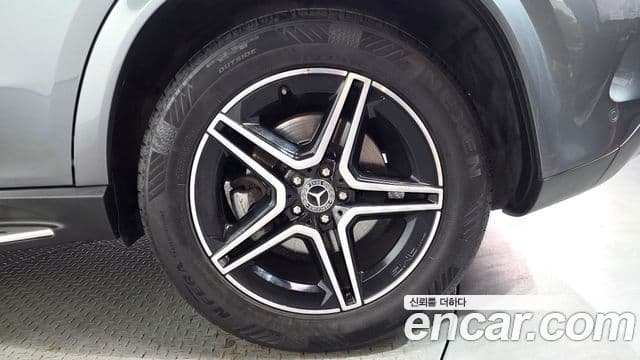 Mercedes-Benz GLE-Class 2020 — Photo 26/34