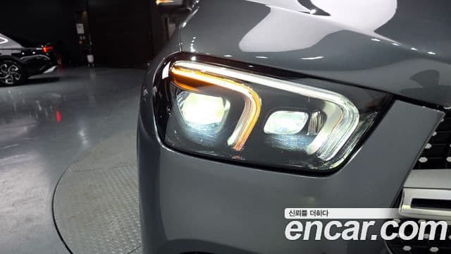 Mercedes-Benz GLE-Class 2020 — Photo 18/34