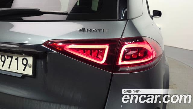 Mercedes-Benz GLE-Class 2020 — Photo 28/34