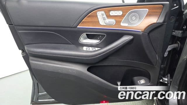 Mercedes-Benz GLE-Class 2020 — Photo 4/34