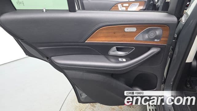 Mercedes-Benz GLE-Class 2020 — Photo 9/34