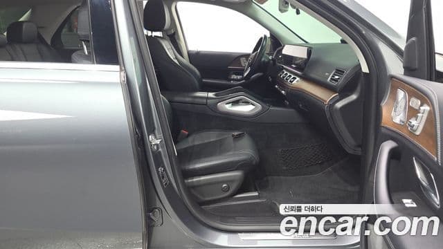 Mercedes-Benz GLE-Class 2020 — Photo 17/34