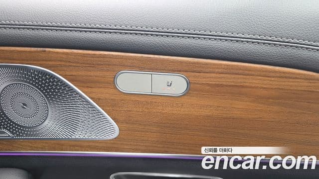 Mercedes-Benz GLE-Class 2020 — Photo 22/34
