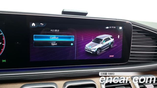 Mercedes-Benz GLE-Class 2020 — Photo 12/34