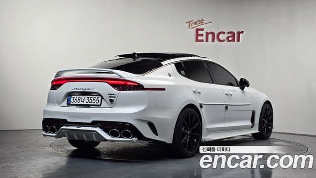 Kia Stinger 2022 — ფოტო 2/20