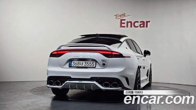Kia Stinger 2022 — ფოტო 4/20