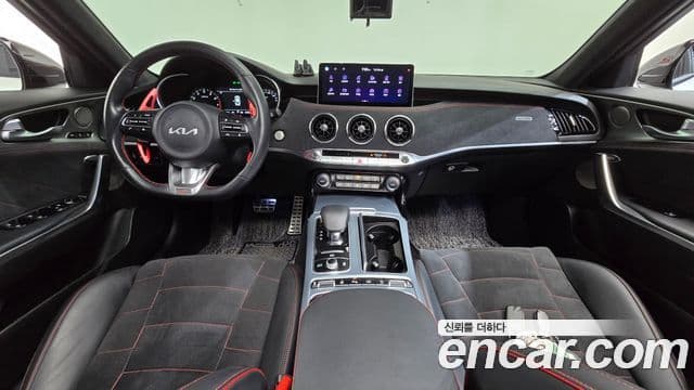 Kia Stinger 2022 — ფოტო 7/20