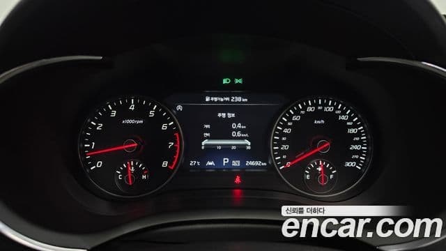 Kia Stinger 2022 — ფოტო 8/20