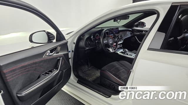 Kia Stinger 2022 — ფოტო 10/20