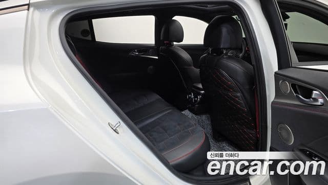 Kia Stinger 2022 — ფოტო 11/20