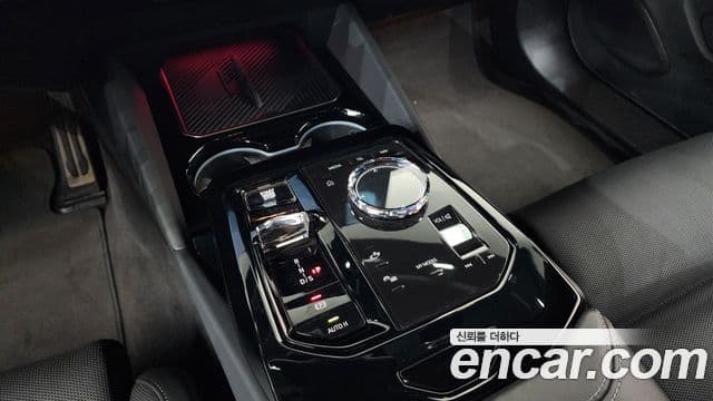 BMW 5 Series 2024 — ფოტო 8/20