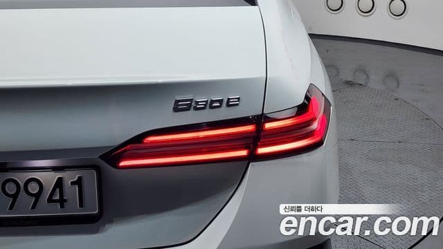 BMW 5 Series 2024 — Şəkil 23/36