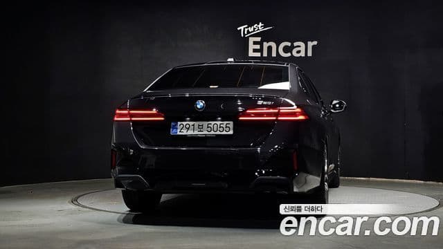 BMW 5 Series 2025 — ფოტო 4/20