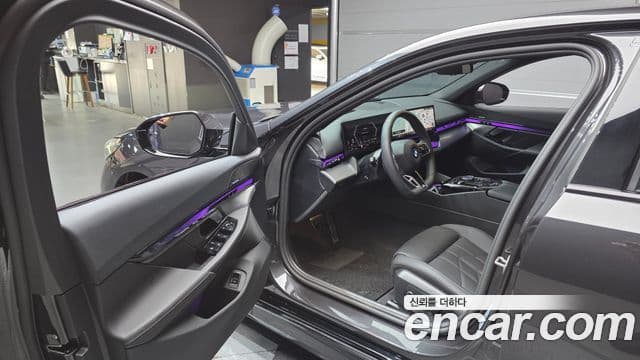 BMW 5 Series 2025 — ფოტო 10/20