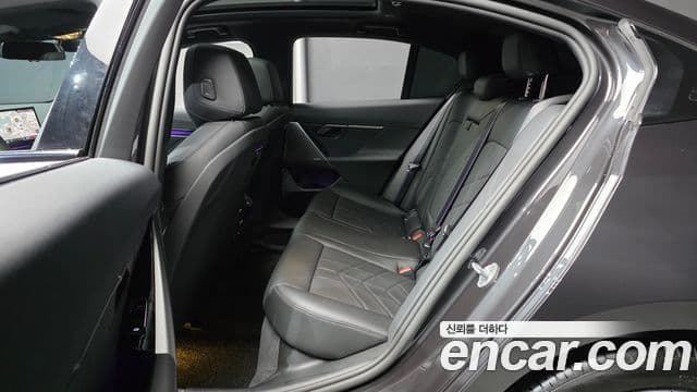 BMW 5 Series 2025 — ფოტო 12/20
