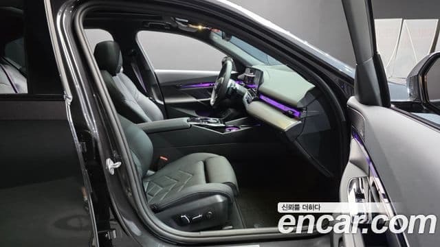 BMW 5 Series 2025 — Photo 6/30